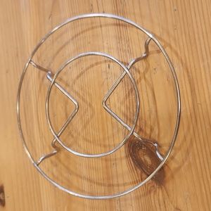 Metal trivet